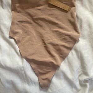 NWT SKIMS Sheer Sculpt Highwaisted Thong